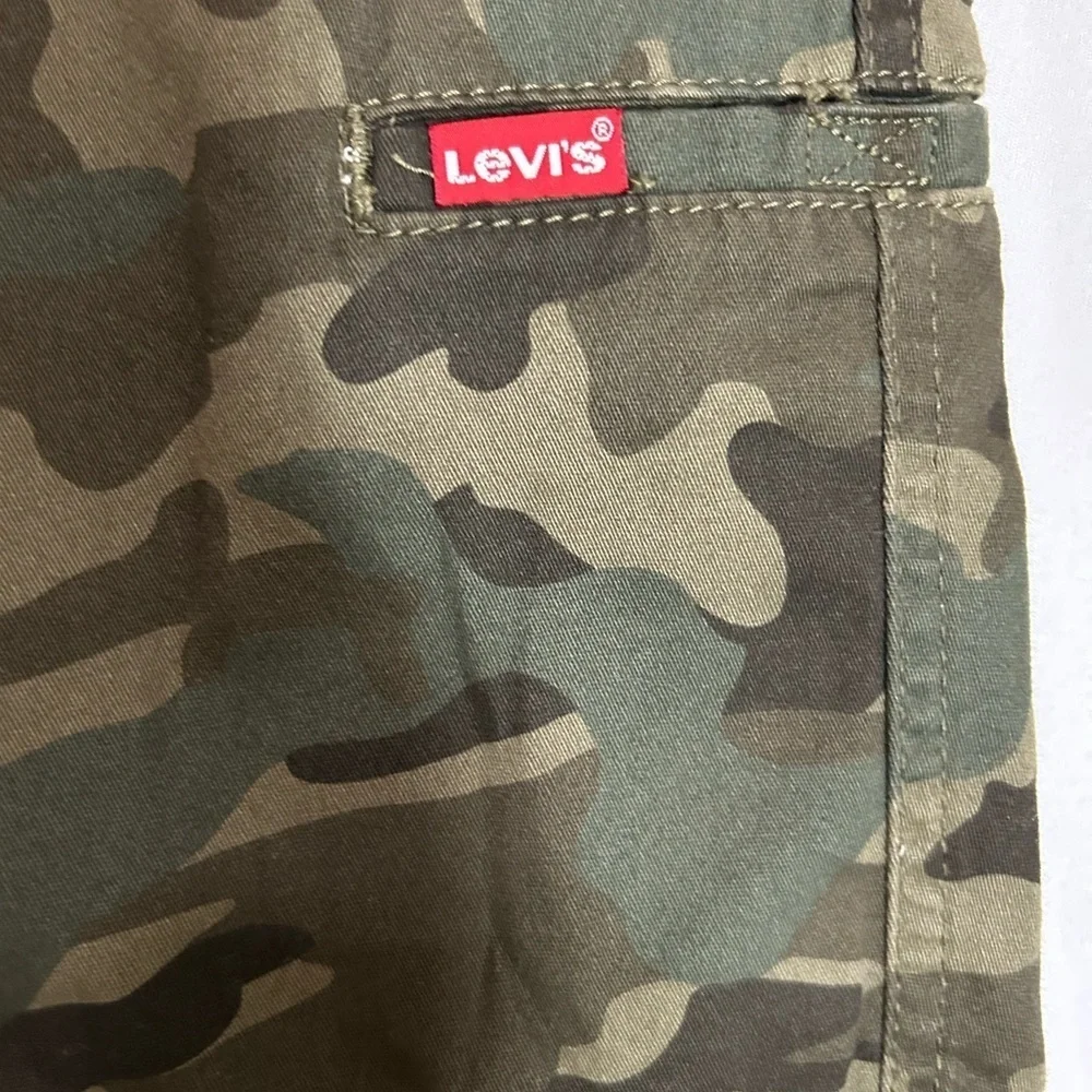 Levi's Green Cargo Shorts with Camouflage Design Youth Size 14